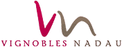 Vignobles Nadau : Logo et Identité d'un Domaine Viticole Logo Vignobles Nadau avec initiales V et N stylisées magenta et taupe au-dessus du nom de la marque.
